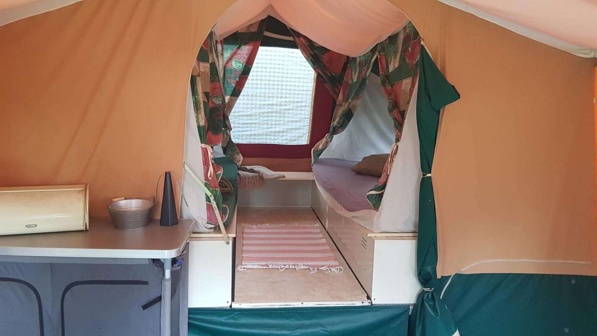 Basic Ingerichte Vouwwagen Op Camping Westenenk, Wijster 외부 사진