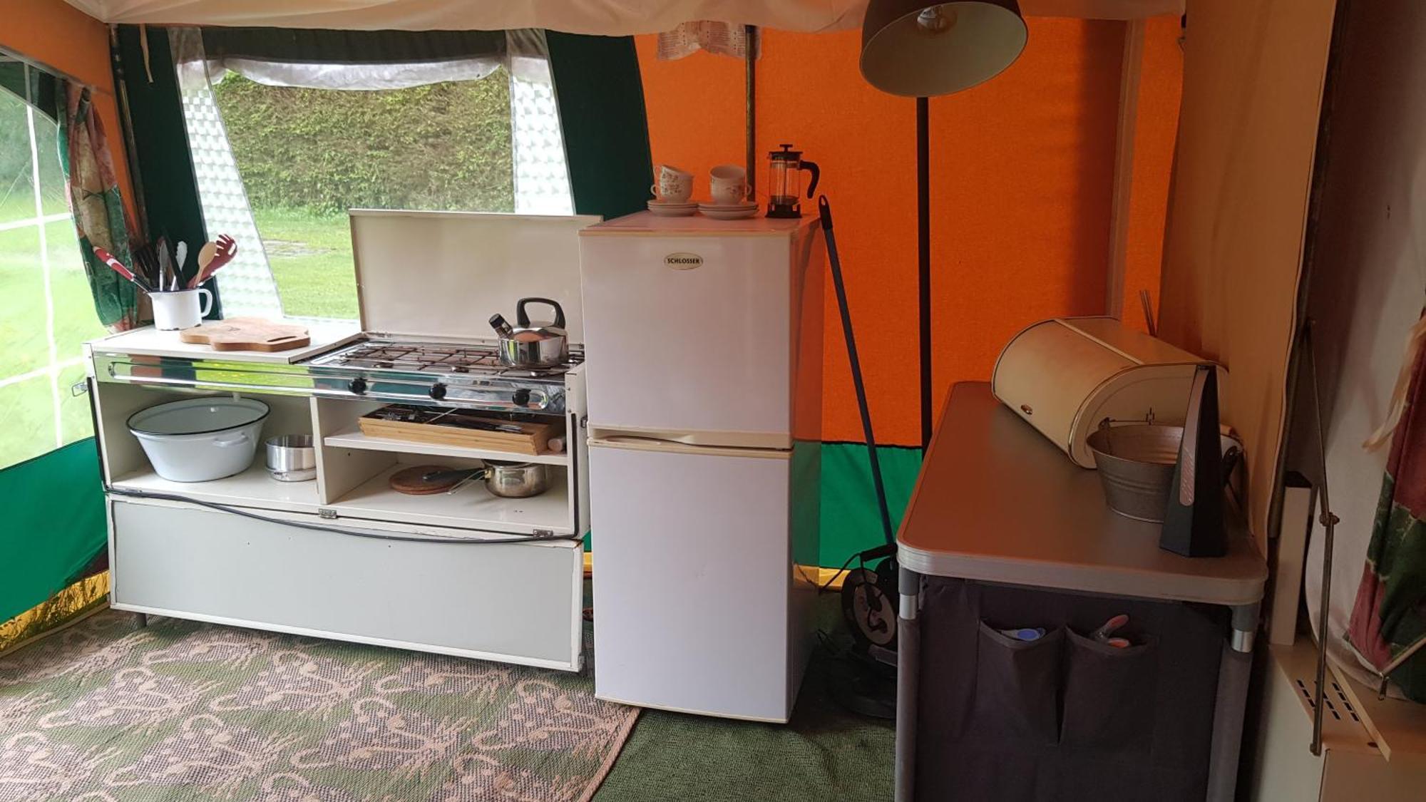 Basic Ingerichte Vouwwagen Op Camping Westenenk, Wijster 외부 사진